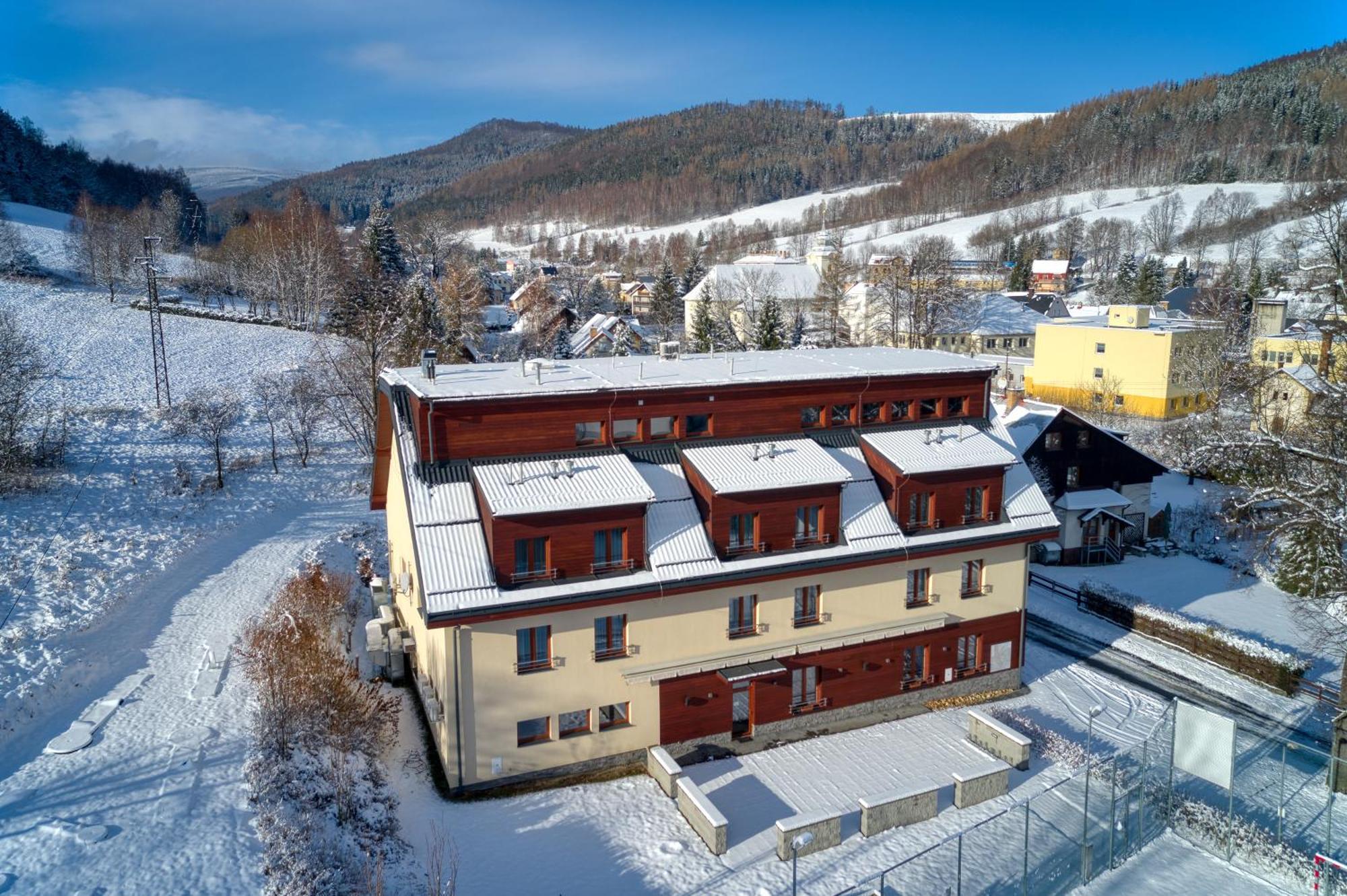 Hotel Toc Lipová-lázně Esterno foto