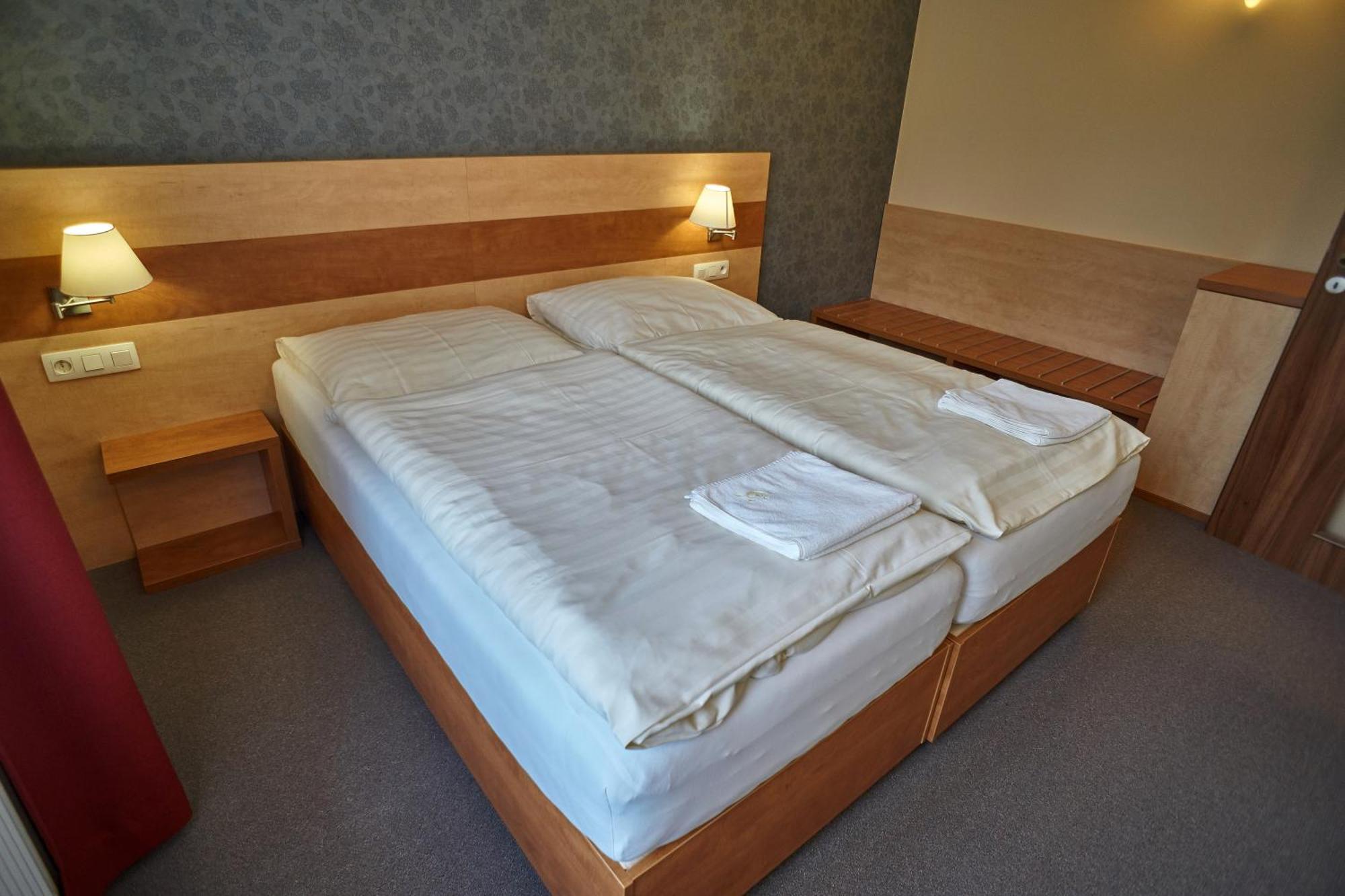 Hotel Toc Lipová-lázně Esterno foto